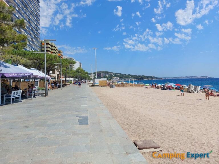 Strand en boulevard van Playa de Aro