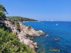 Blick auf das Mittelmeer beim Spaziergang vom Campingstrand