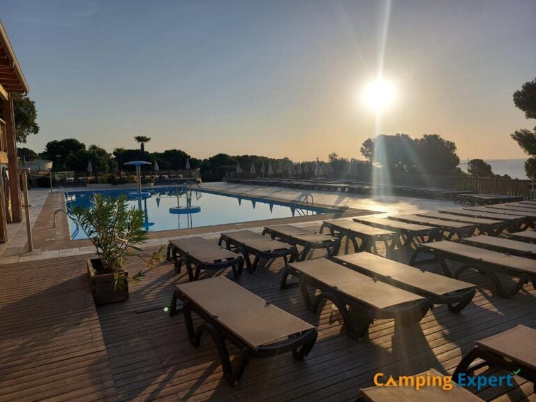 Centrale zwembad op Camping Cala Gogo