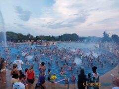 Poolparty in het zwembad Panorama