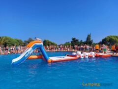Inflatables middag in zwembad Panorama