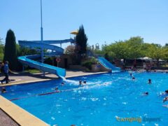 Camping Castell Montgri Zwembad Ombra met gijlbanen