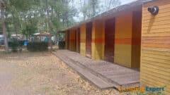 Stellplatz Private Sanitäreinheit Sonnenschirm 3 Premium Camping Domaine de la Yole