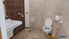 Disabled toilet and shower Camping Domaine de la Yole