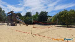 Beach volleyball court Camping Le Serignan Plage
