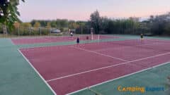 Tennisplätze auf dem Camping Le Serignan Plage