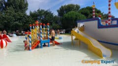 Camping Le Serignan Plage Wasserspielplatz