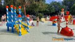 Water playground Camping Le Serignan Plage