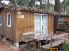 Camping Le Vieux Port Accommodatie Bungalow Cabane en Bois 4/5p