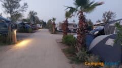 Kampeerplekken Camping Les Méditerranées Beach Garden