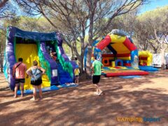 Opblaastoestellen feest op Camping Playa Brava