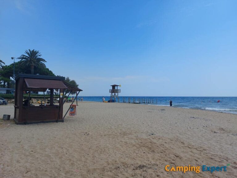 Het strand van Camping Playa Montroig