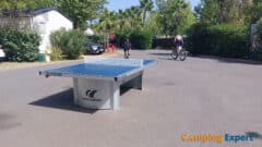 Tischtennisplatte auf dem Campingplatz Le Charlemagne