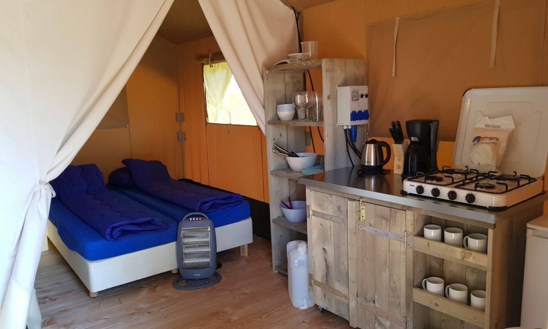 Beschrijving Cilia cursief Ingerichte Tent Huren in Nederland • Camping Expert