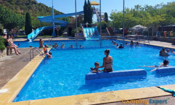 Camping Castell Montgri pool Ombra