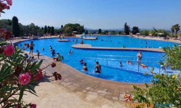 Camping Castell Montgri Schwimmbad Panorama