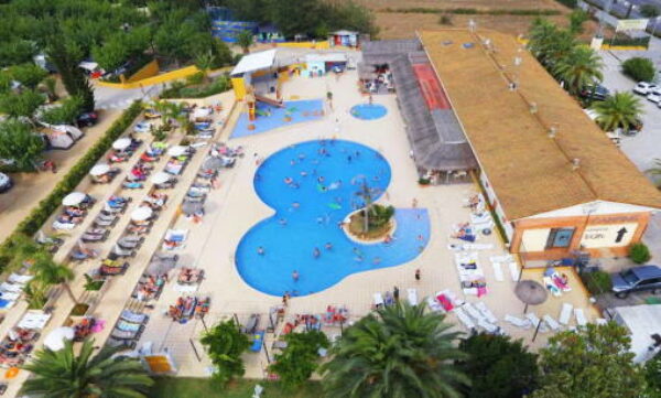 Camping Tucan pool overview