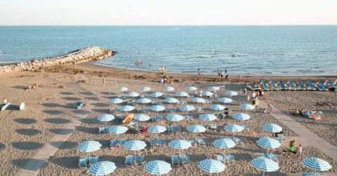 Camping in Italië aan zee - strand van camping Union Lido