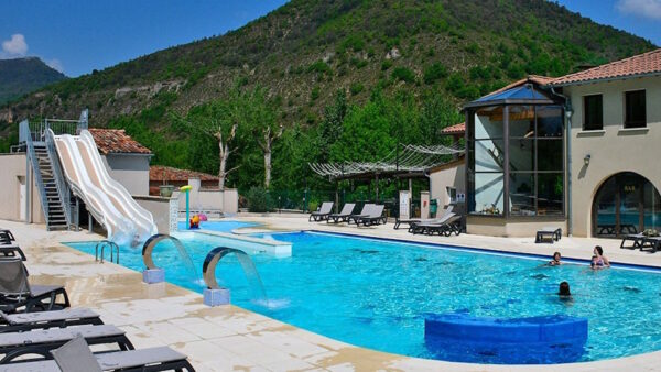 Camping Les Prades - aan rivier en zwembad