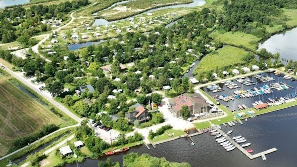 Camping Cnossen Leekstermeer Watersportcamping in Friesland